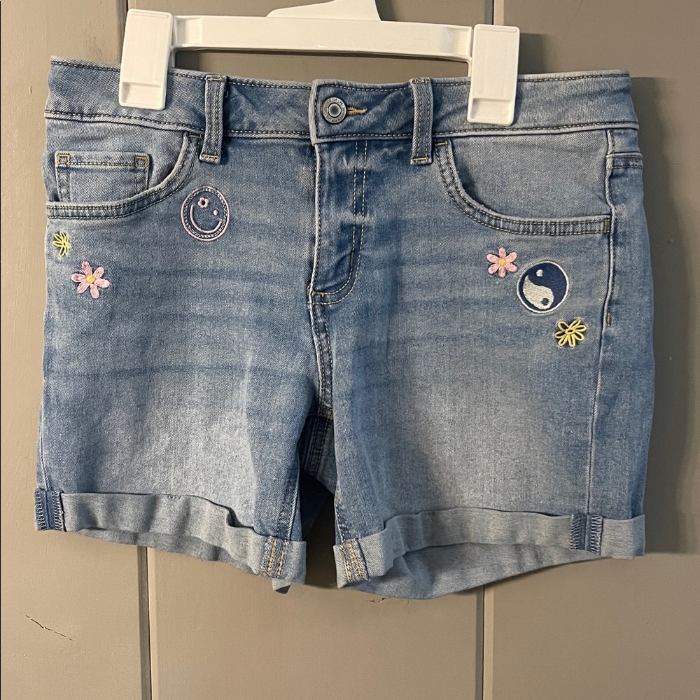 Girl’s Jean Short Flowers Ying Yang Smily Face SO Denim